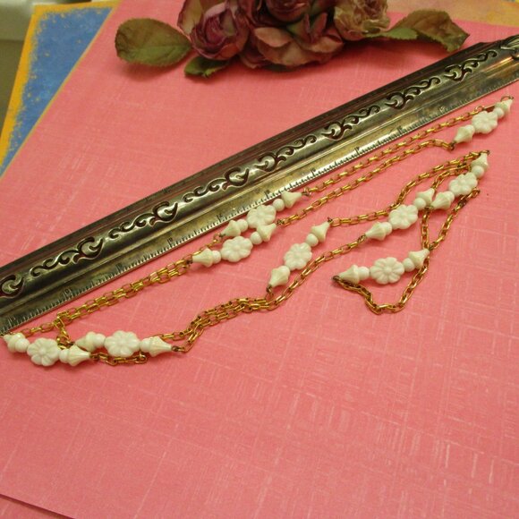 HOBE 53" Floral Milk Glass Gold Chain Convertible Necklace ~ VINTAGE Designer - Picture 14 of 14